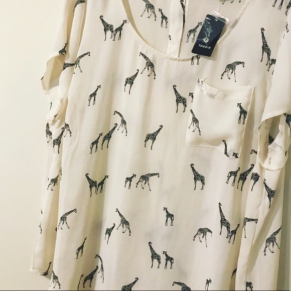 torrid Tops - Torrid Giraffe 🦒 Short Sleeved Blouse